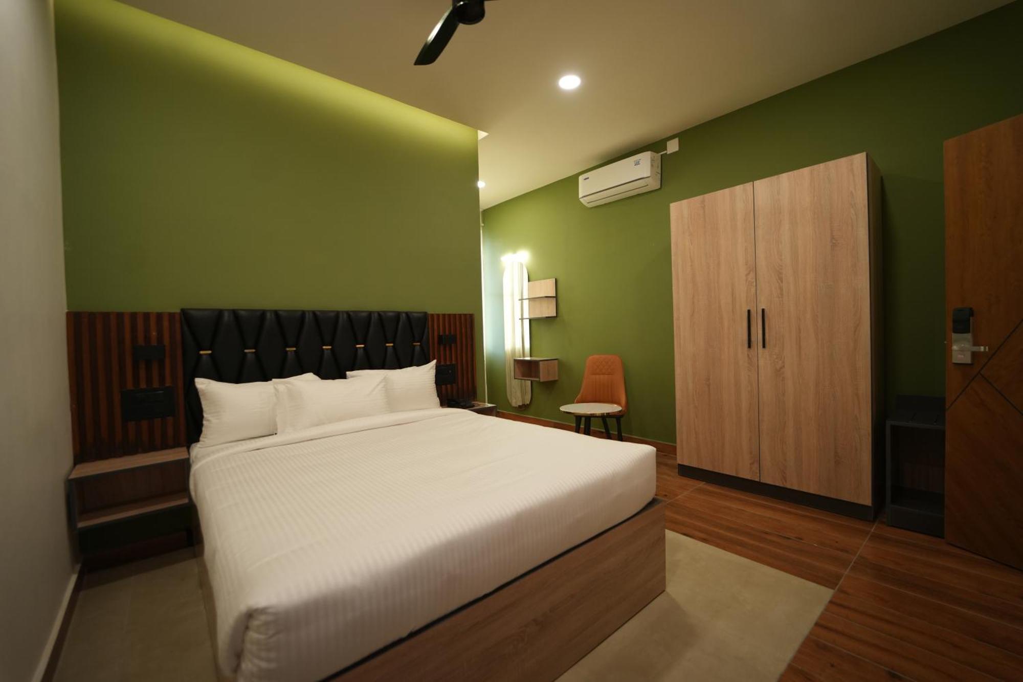 The Continental Inn & Suites Mysore Exterior foto